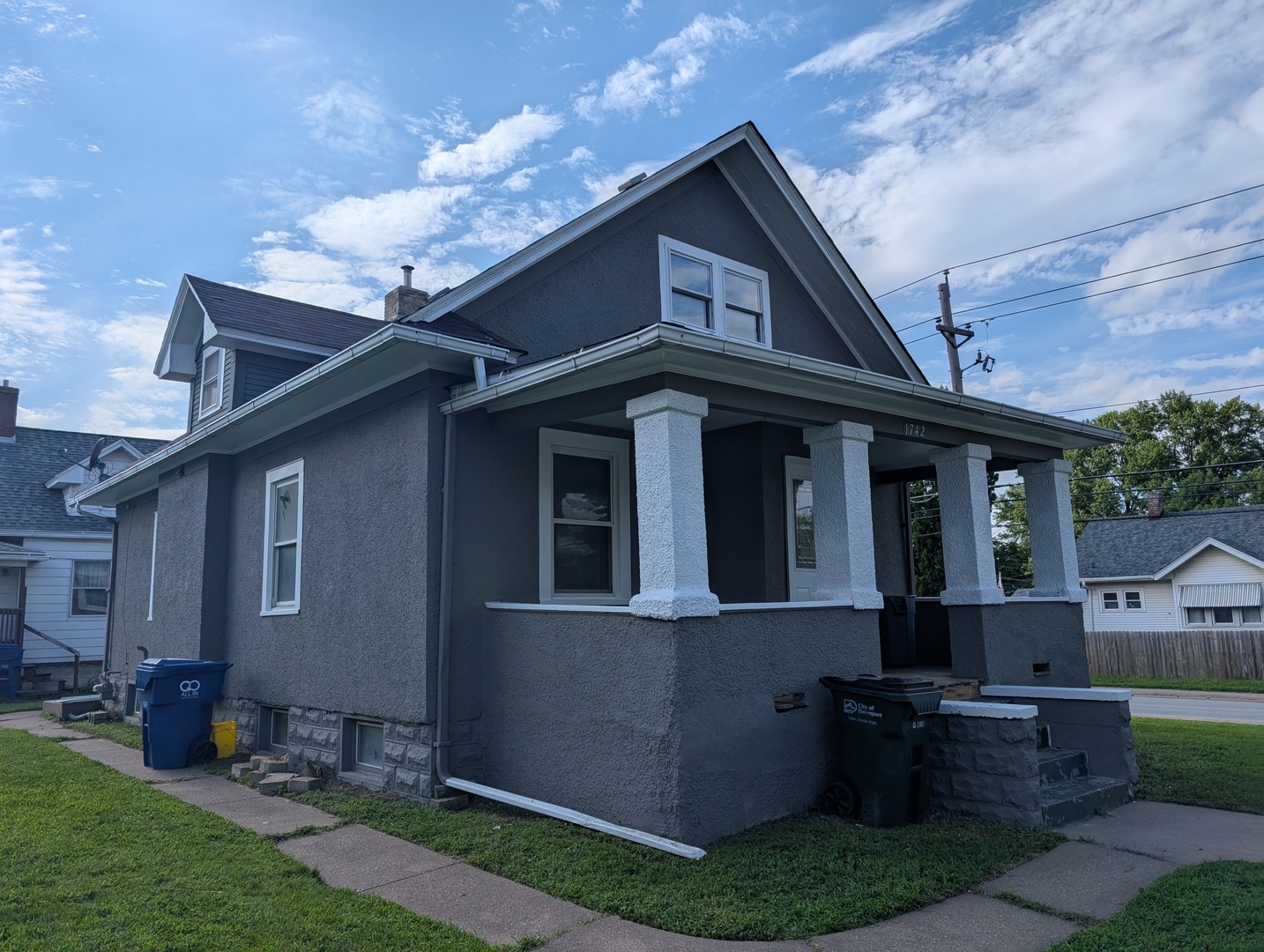 1742 N Howell Street Property Photo 1