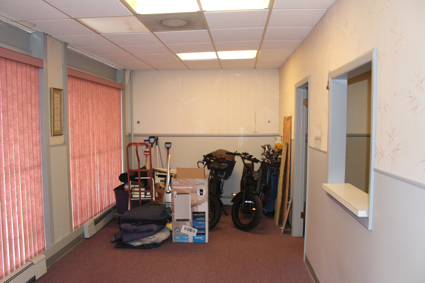 700 N Side Square Property Photo 4
