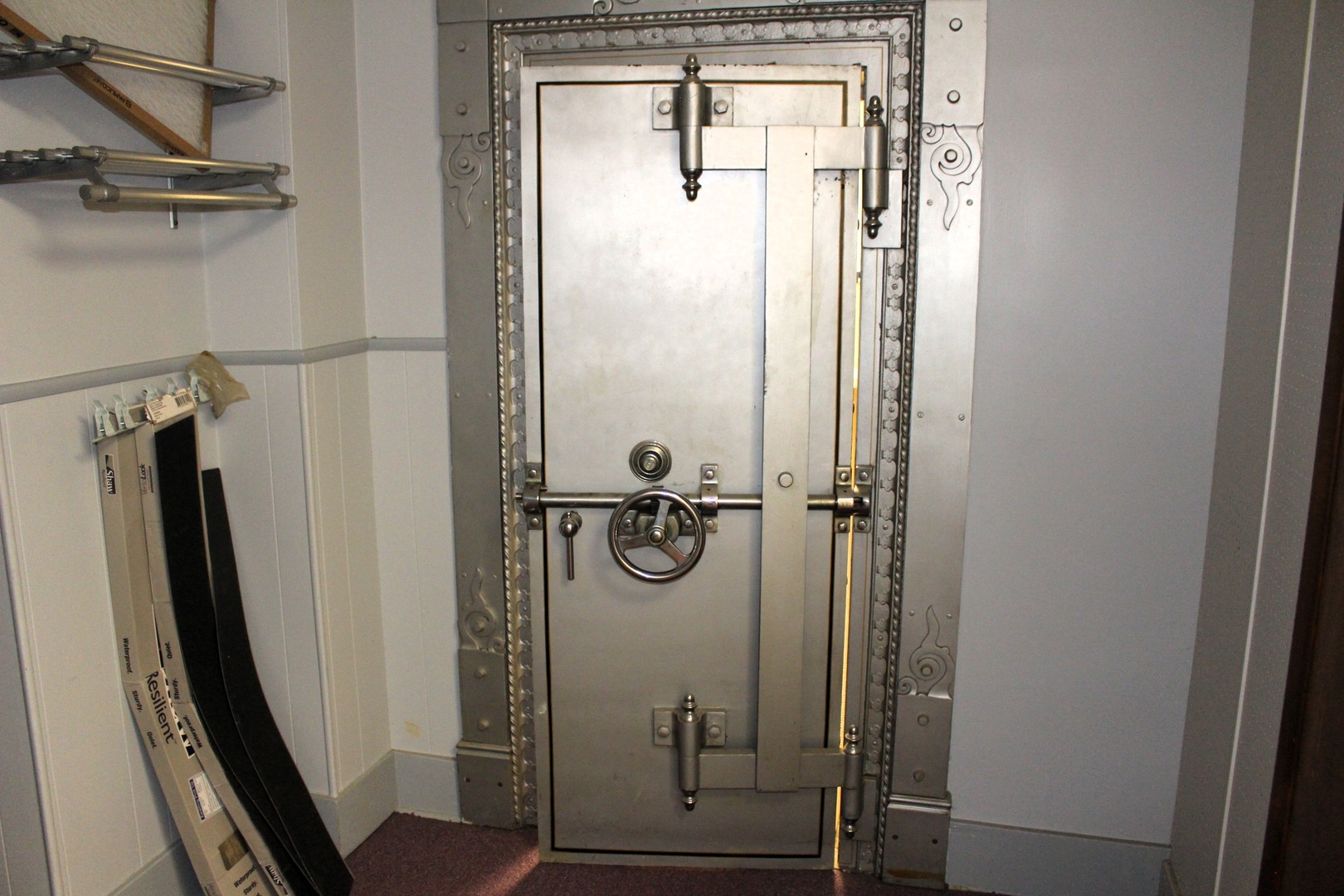 700 N Side Square Property Photo 11