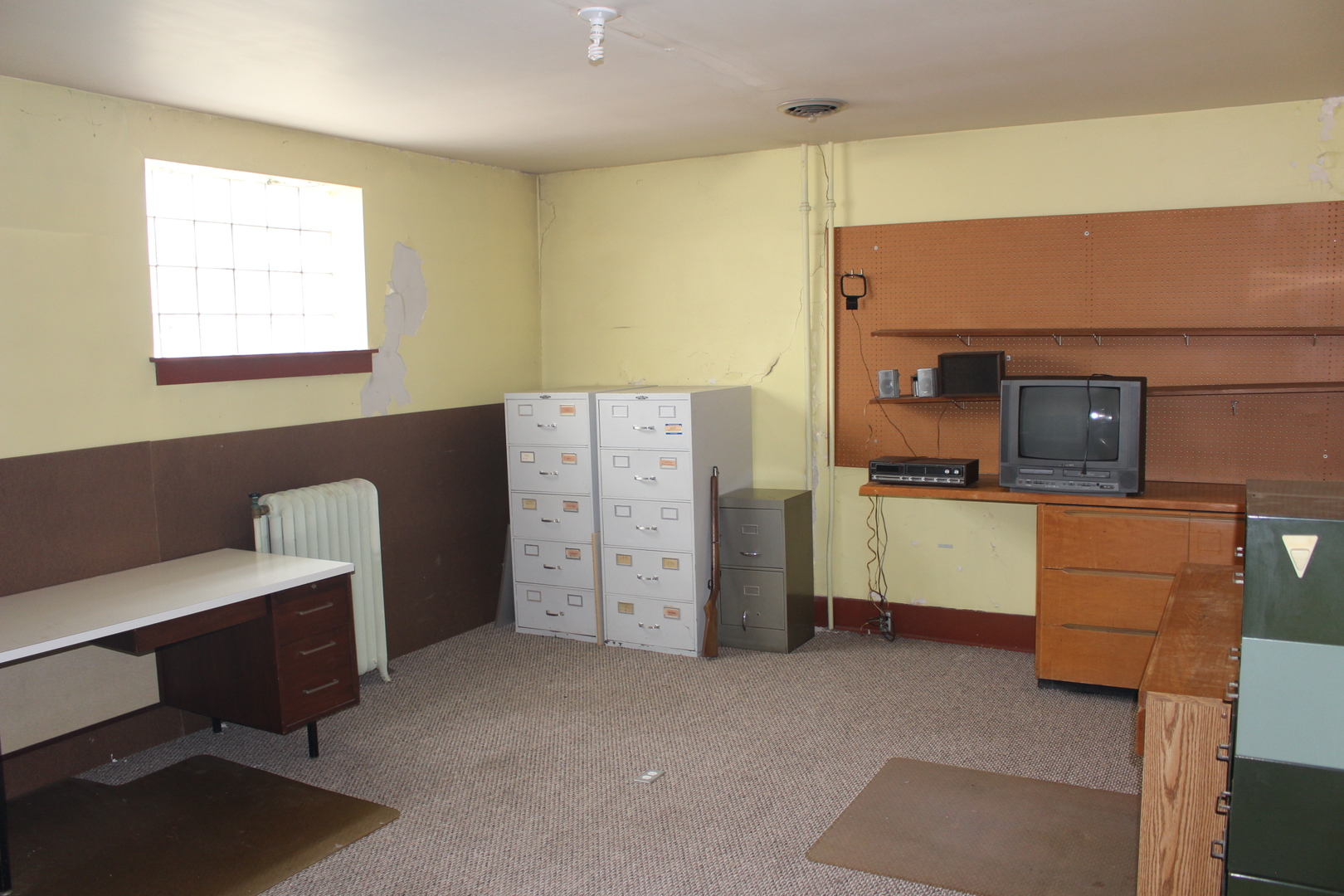 700 N Side Square Property Photo 12