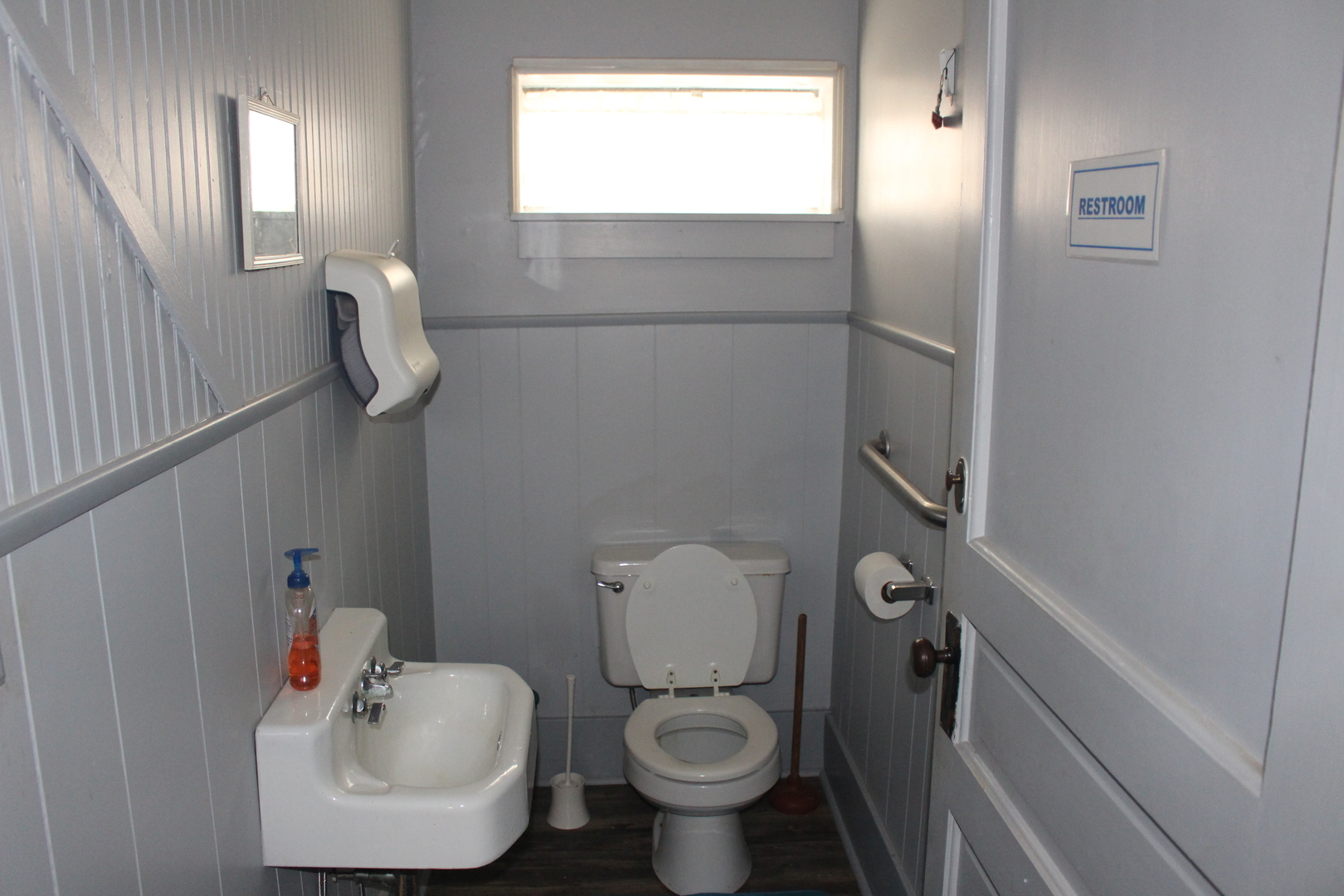 700 N Side Square Property Photo 13
