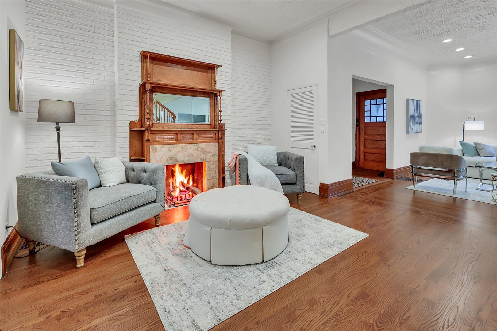1034 N La Salle Drive Property Photo 6