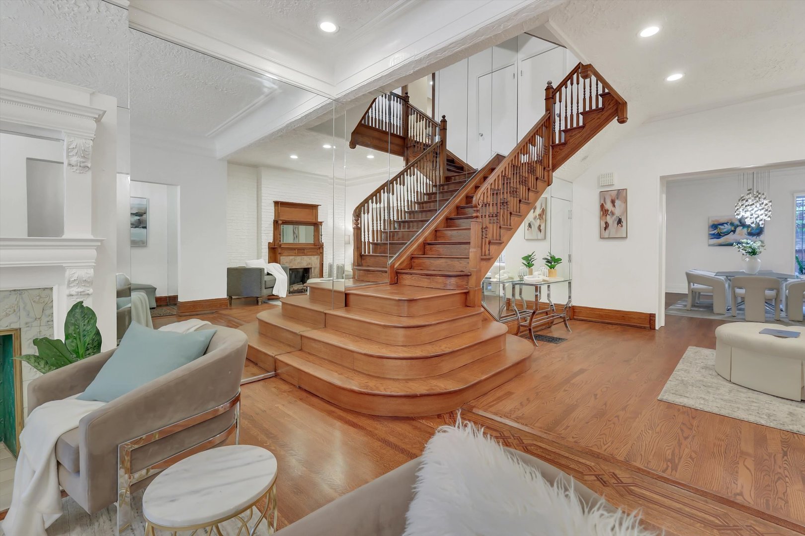 1034 N La Salle Drive Property Photo 10