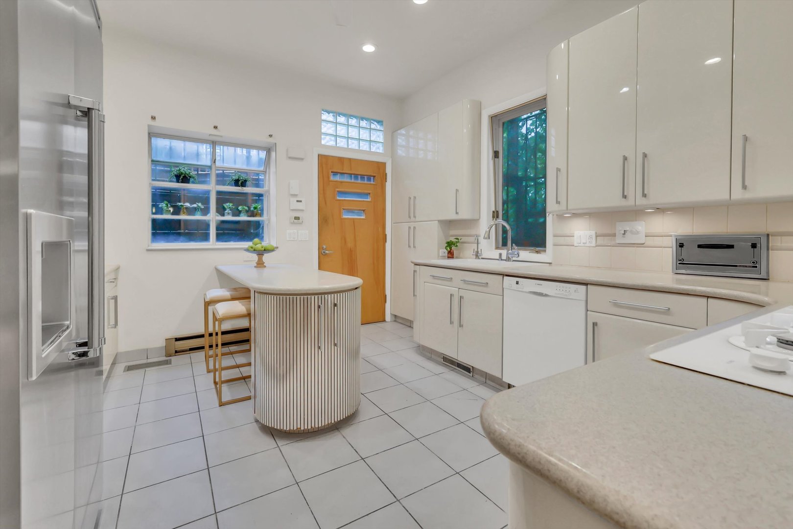 1034 N La Salle Drive Property Photo 15