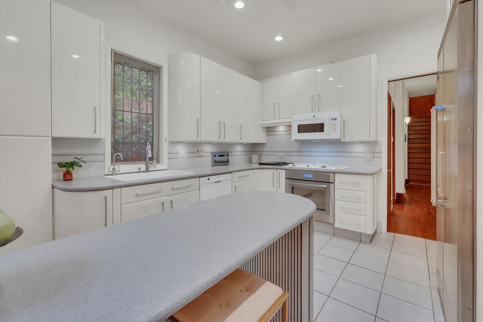 1034 N La Salle Drive Property Photo 17