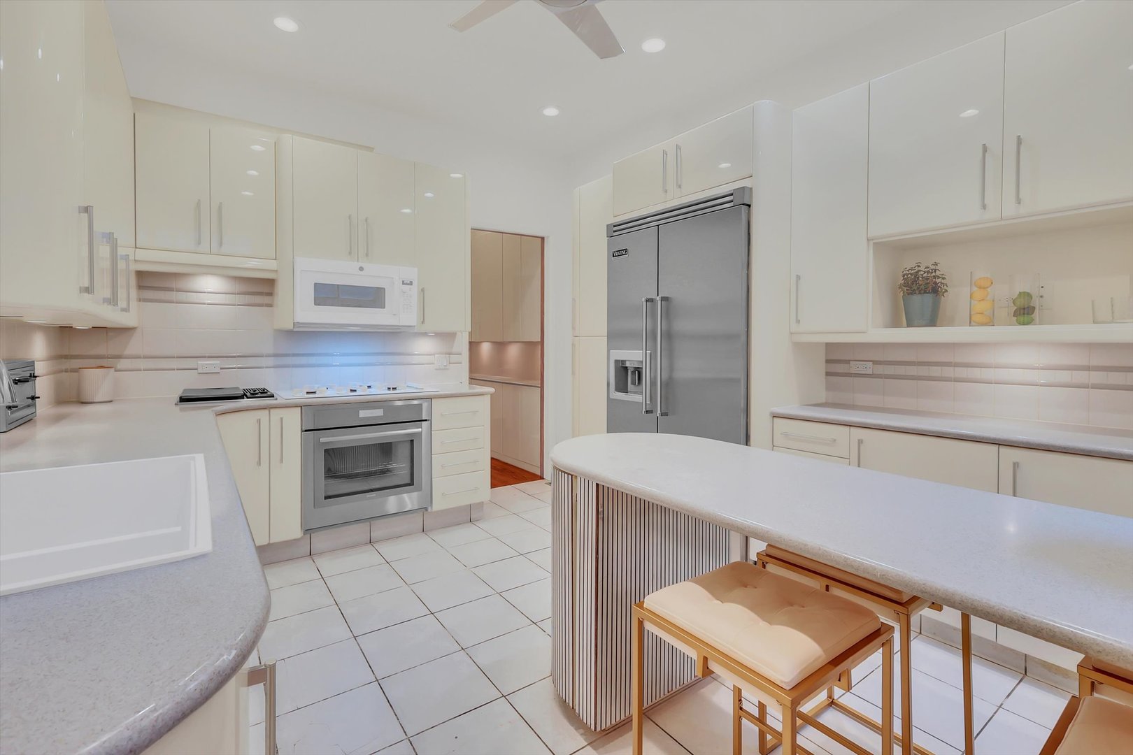 1034 N La Salle Drive Property Photo 18