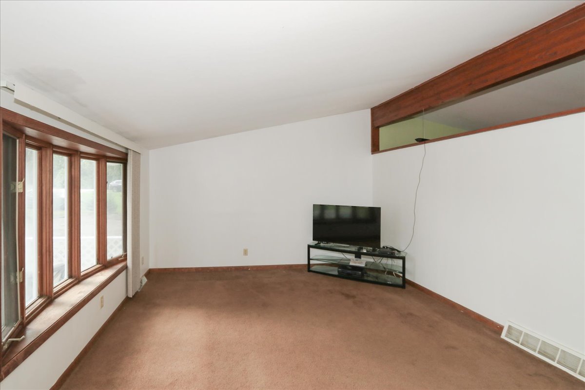 23874 N Echo Lake Road Property Photo 4