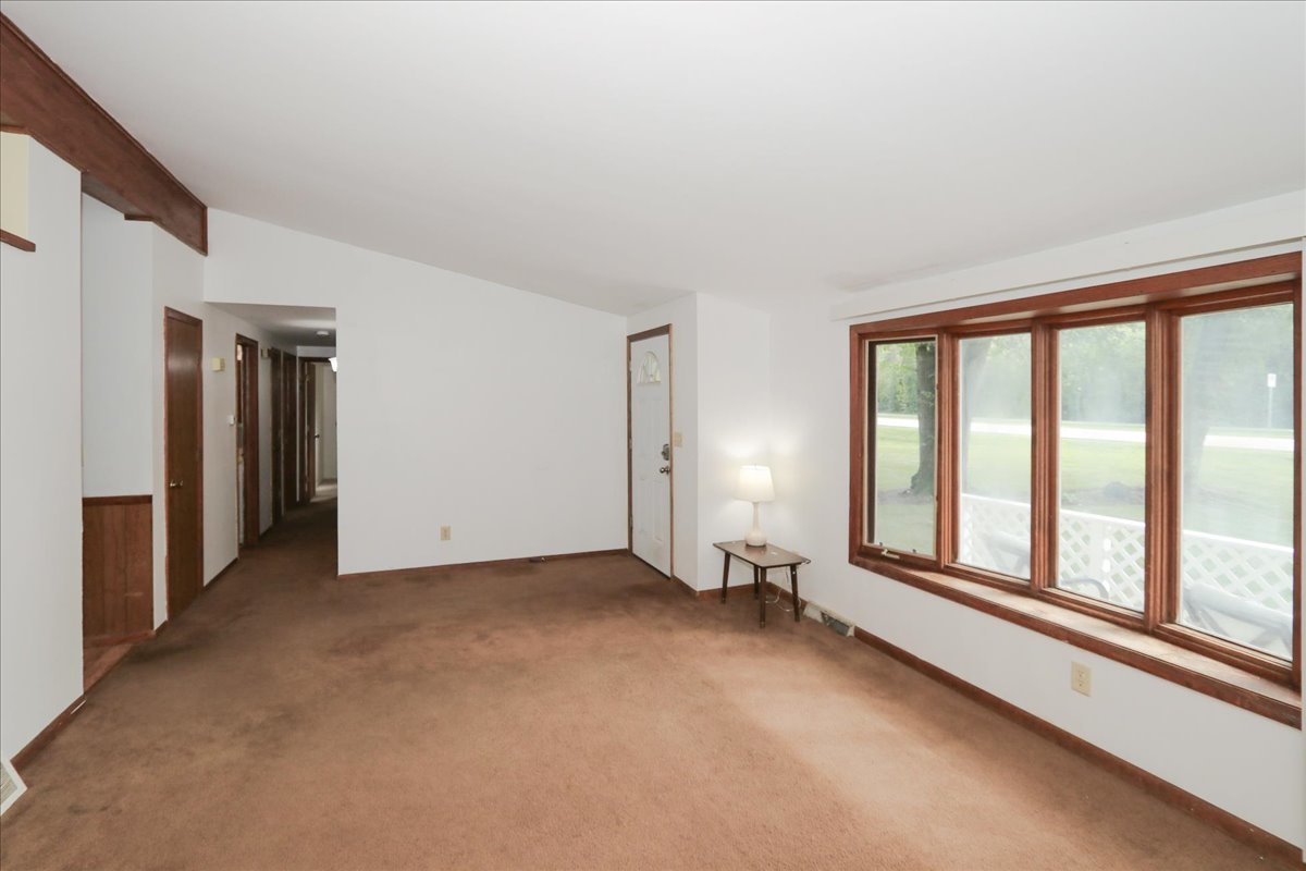 23874 N Echo Lake Road Property Photo 5