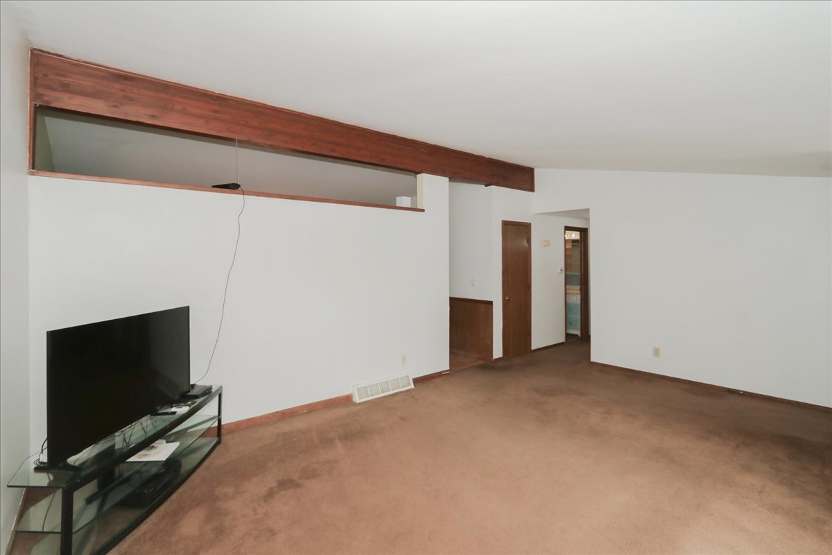 23874 N Echo Lake Road Property Photo 6