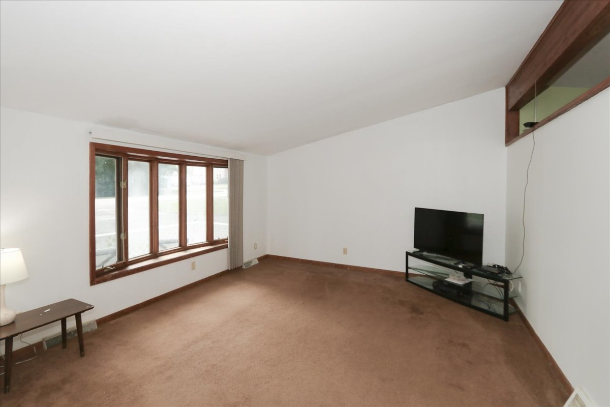 23874 N Echo Lake Road Property Photo 7