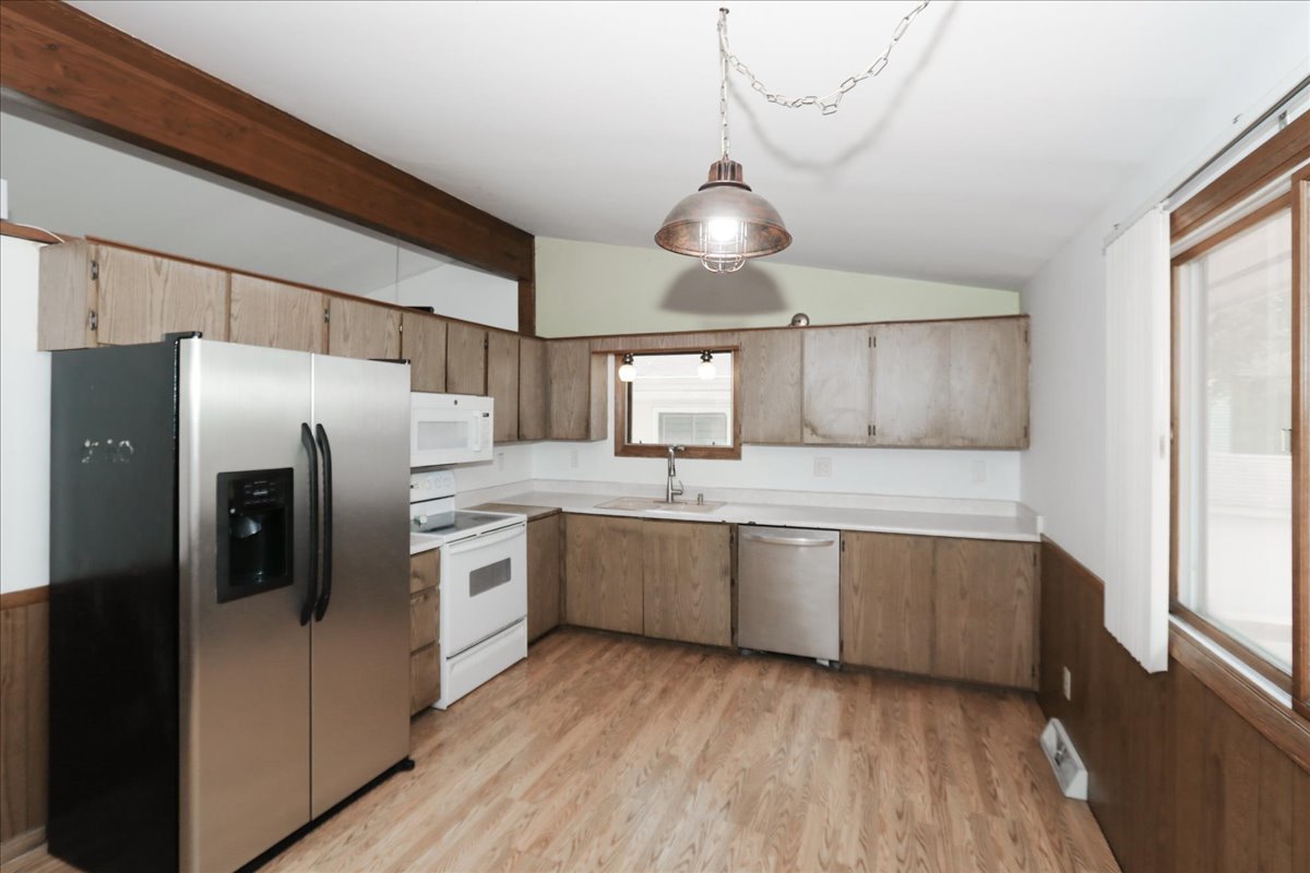 23874 N Echo Lake Road Property Photo 8