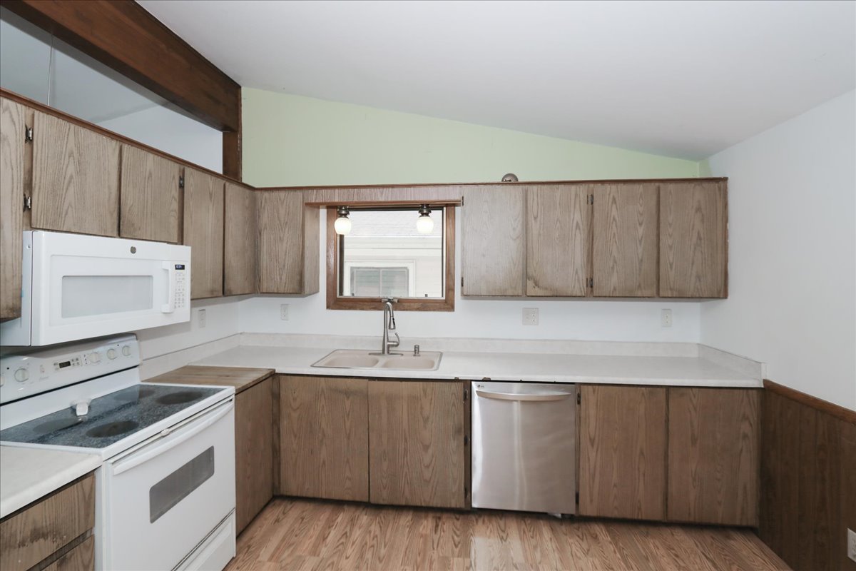 23874 N Echo Lake Road Property Photo 9