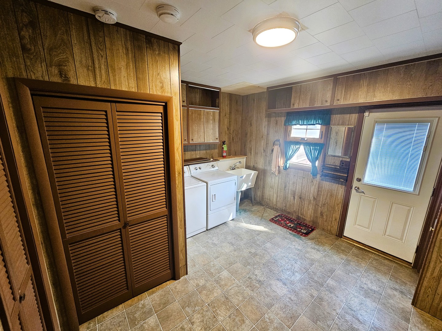 717 Airport Road Property Photo 37