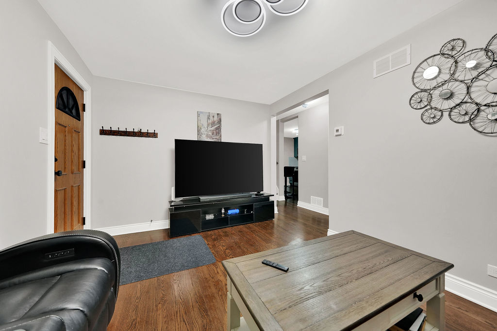 5444 W 64th Street Property Photo 6