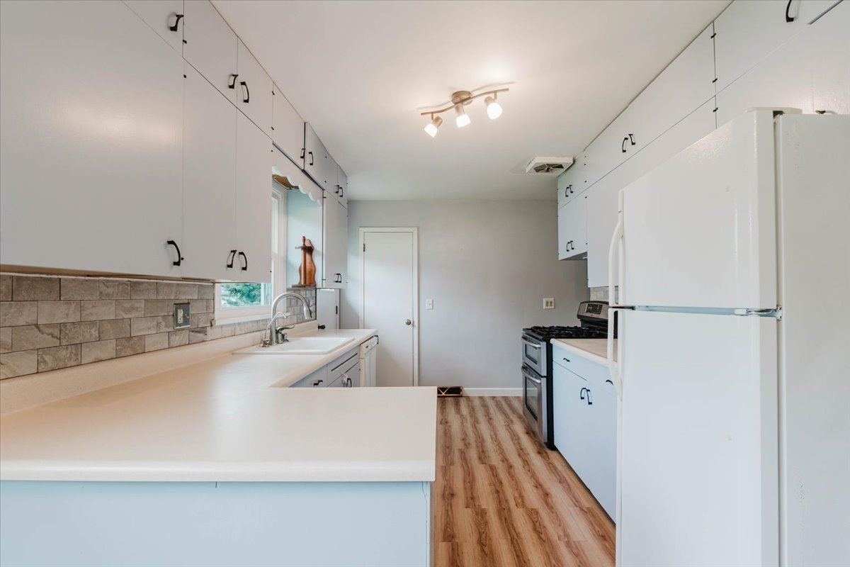 115 E 7th Street Property Photo 8