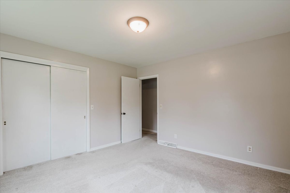 115 E 7th Street Property Photo 12