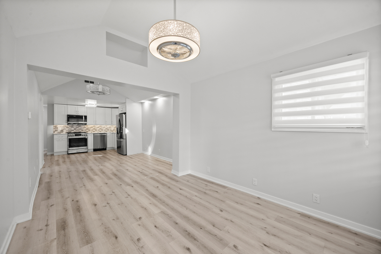 6130 S Narragansett Avenue Property Photo 3