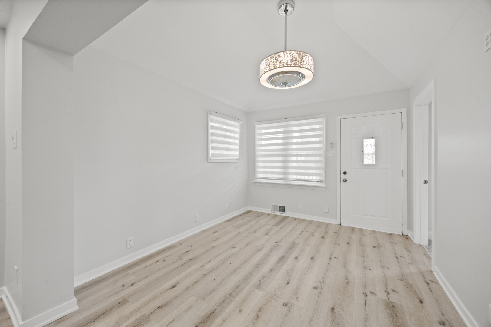 6130 S Narragansett Avenue Property Photo 6