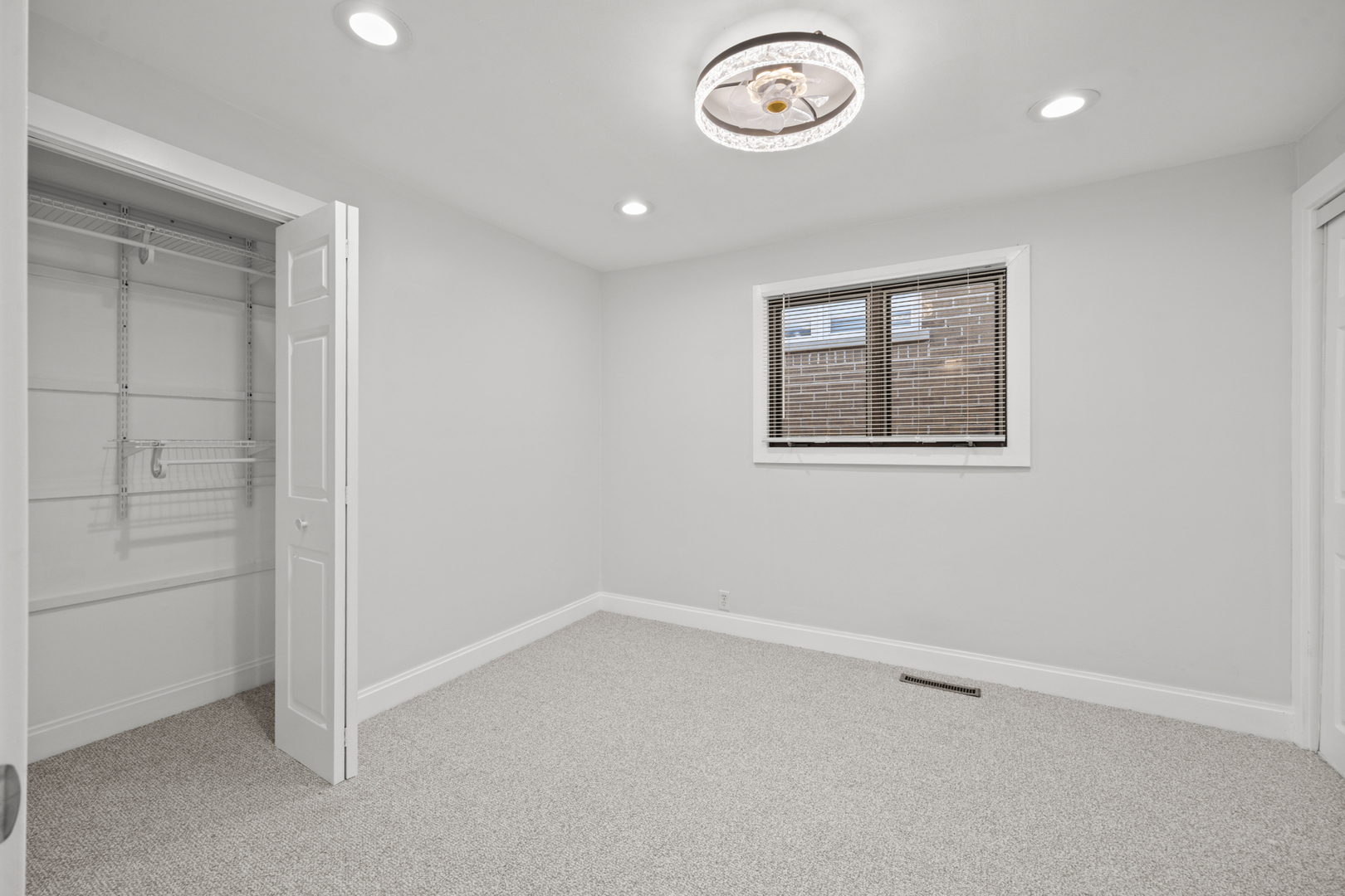 6130 S Narragansett Avenue Property Photo 13