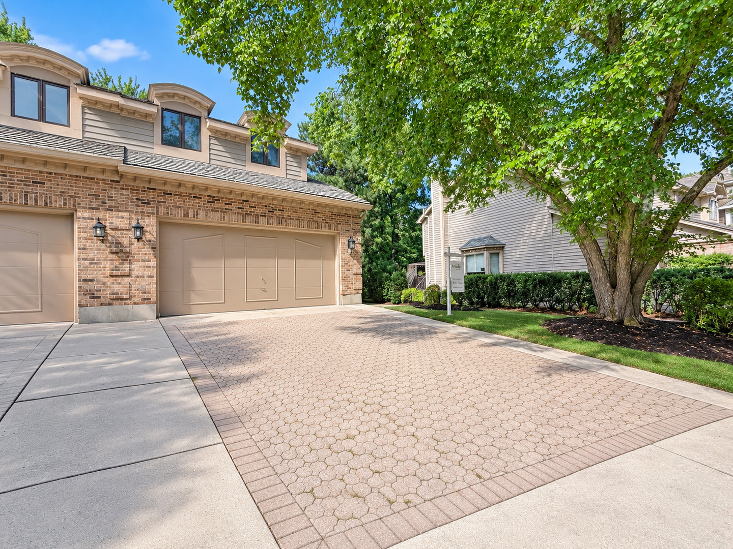 640 Walnut Oaks Drive Property Photo 1