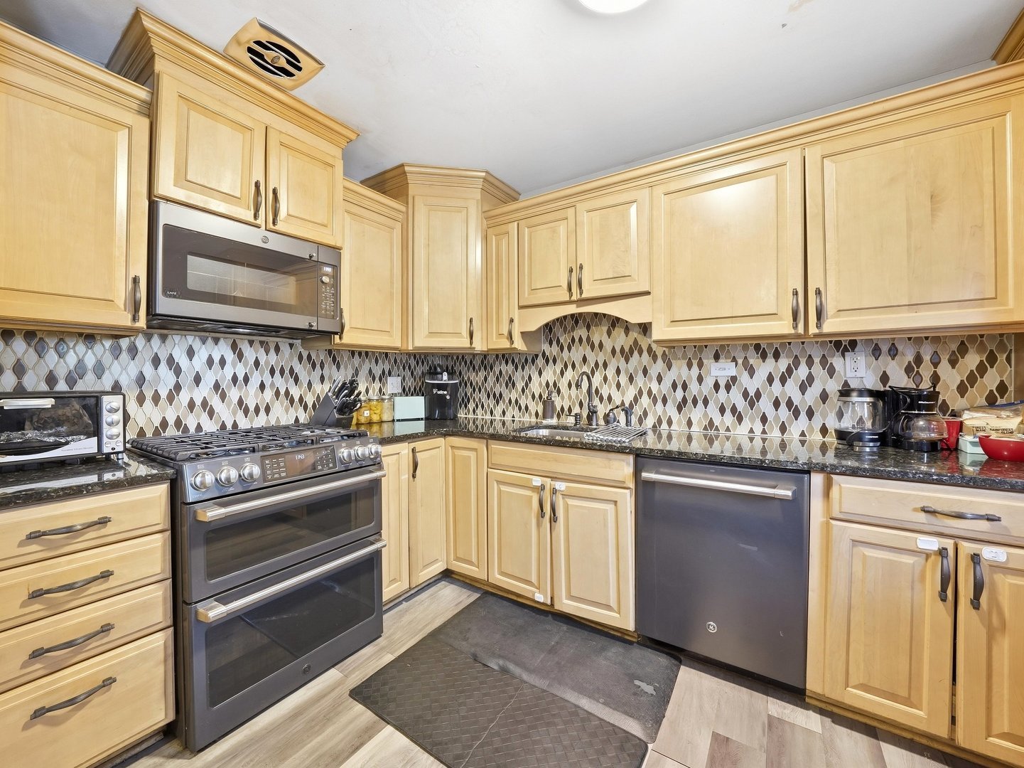 909 Cypress Lane Property Photo 6
