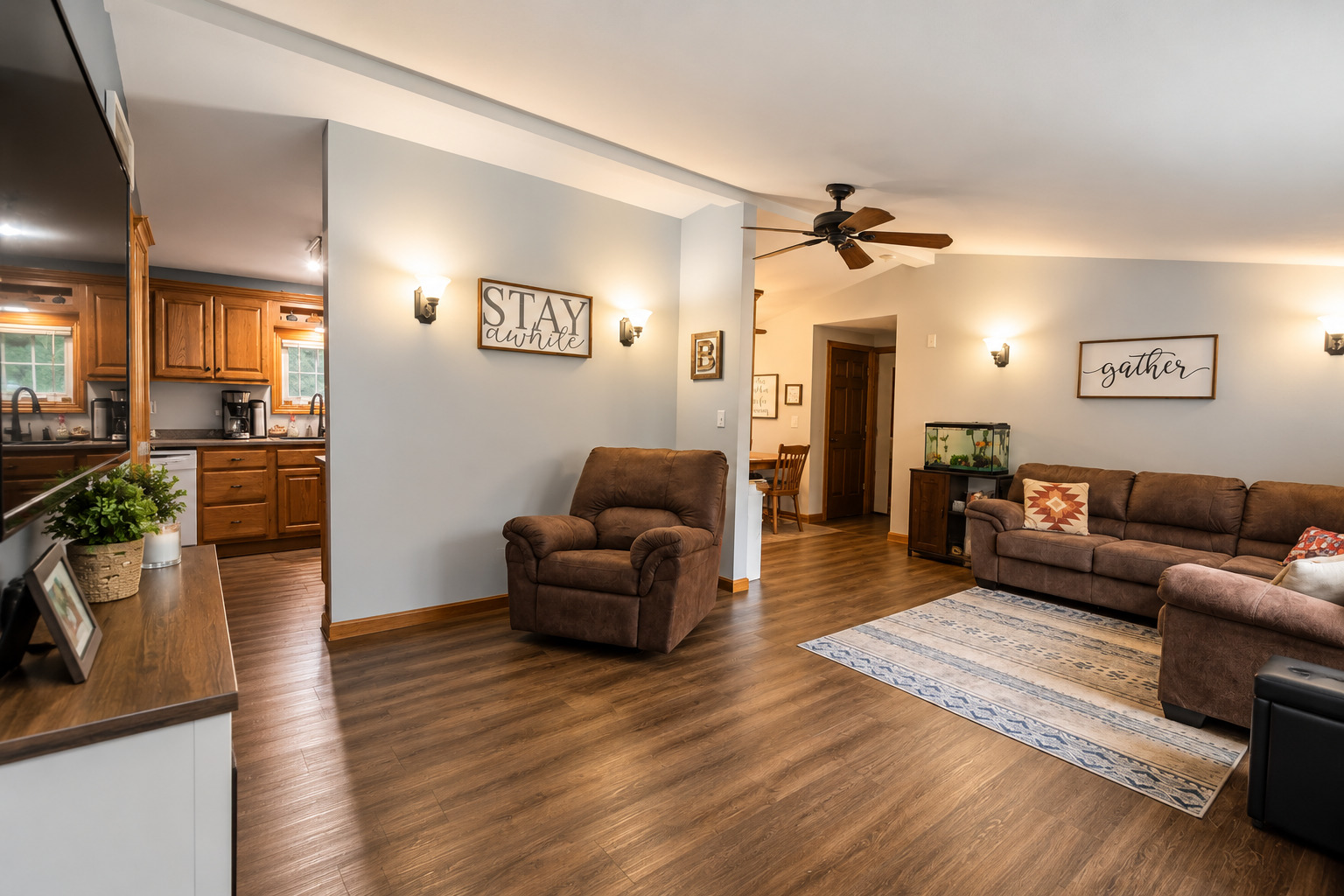 1585 Joliet Way Property Photo 8