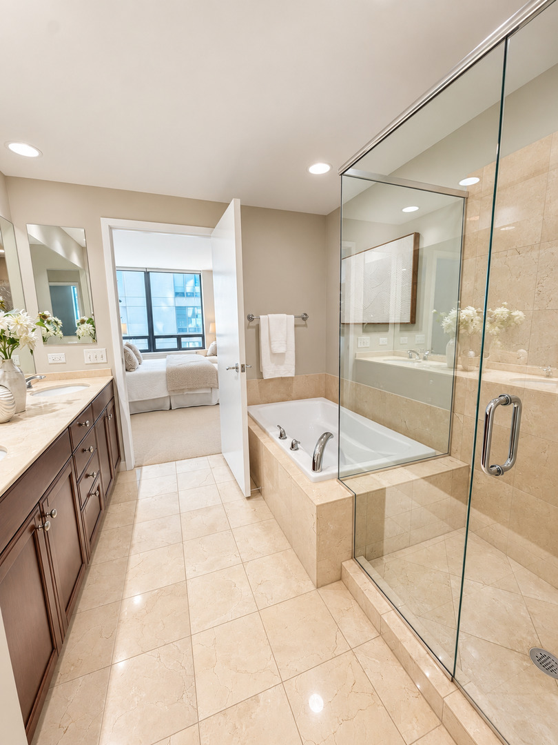 600 N Lake Shore Drive 2011 Property Photo 25
