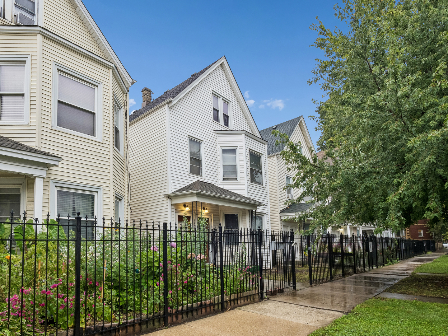 2953 N Hamlin Avenue Property Photo 1