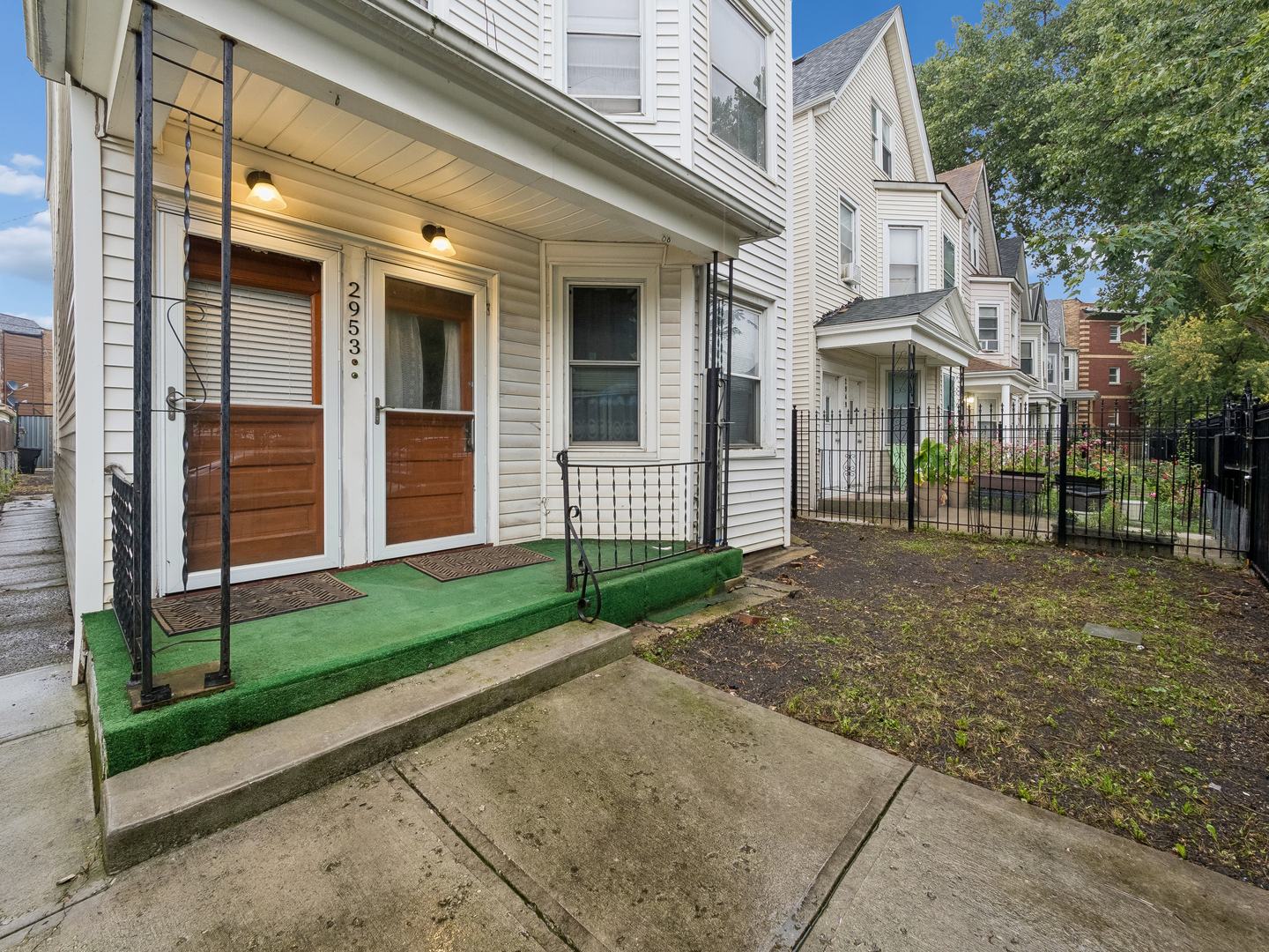 2953 N Hamlin Avenue Property Photo 2