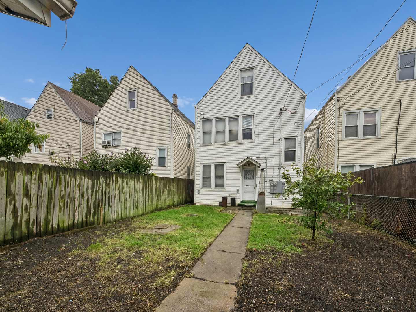 2953 N Hamlin Avenue Property Photo 3