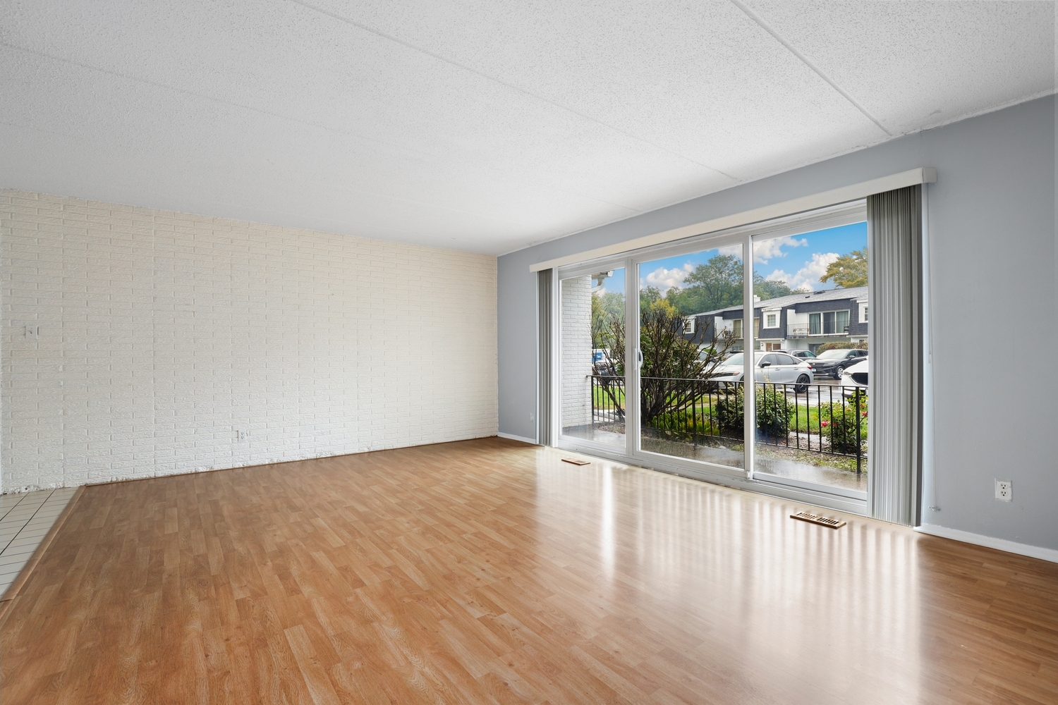 1133 Royal St George Drive 102 Property Photo 6