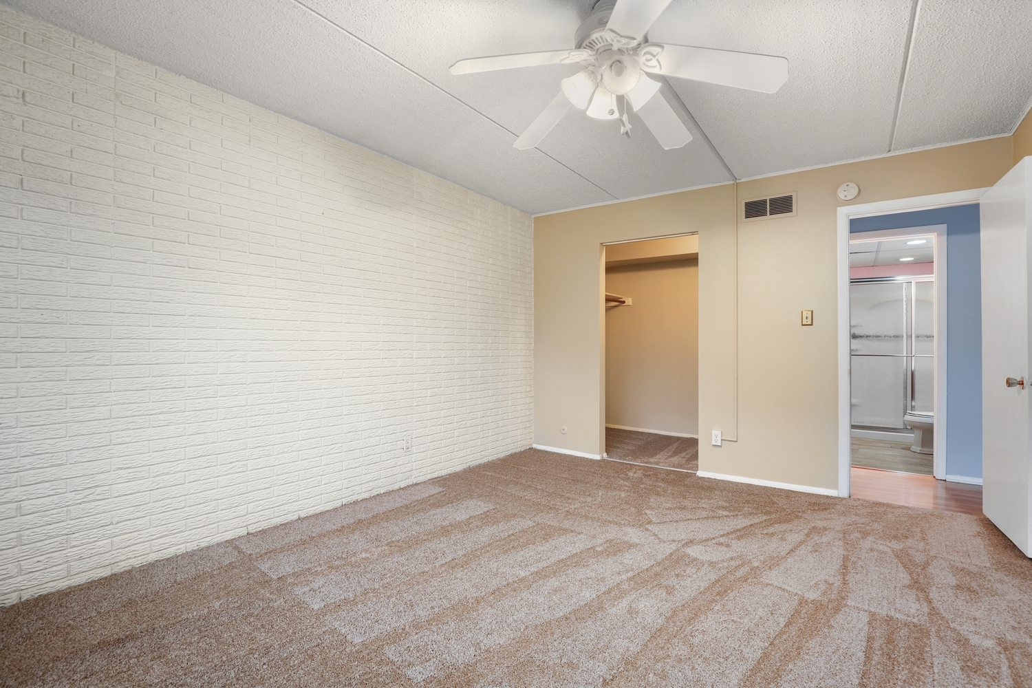 1133 Royal St George Drive 102 Property Photo 14