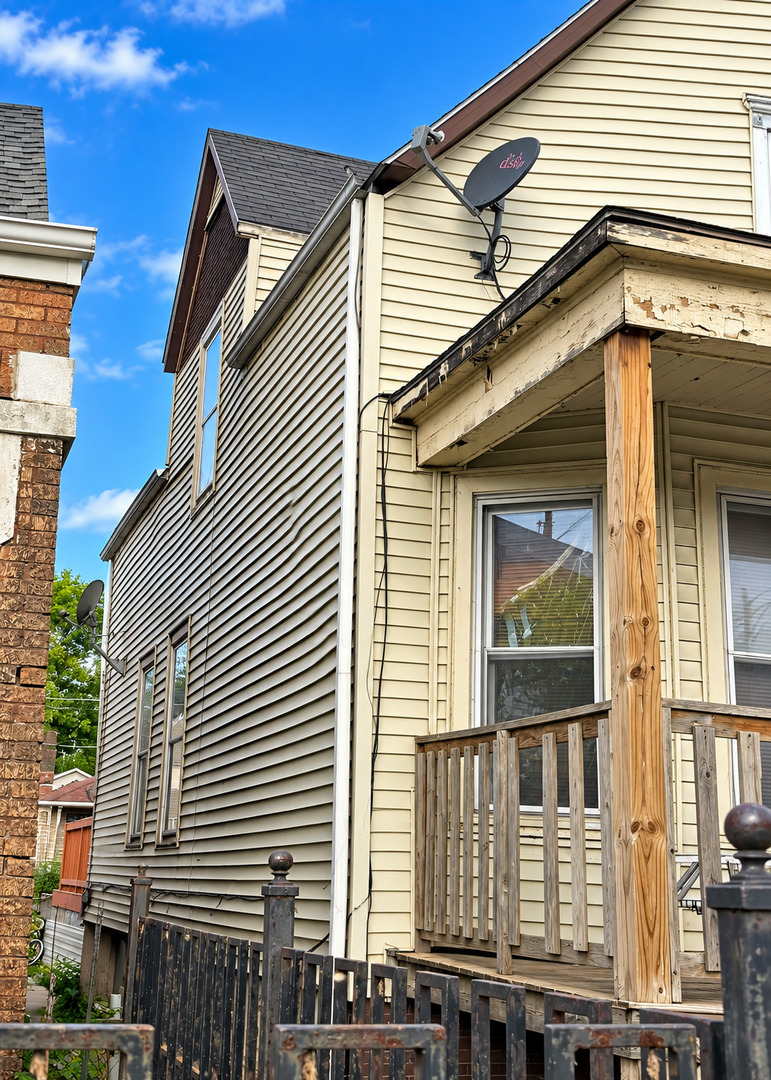 6432 S Damen Avenue Property Photo 3