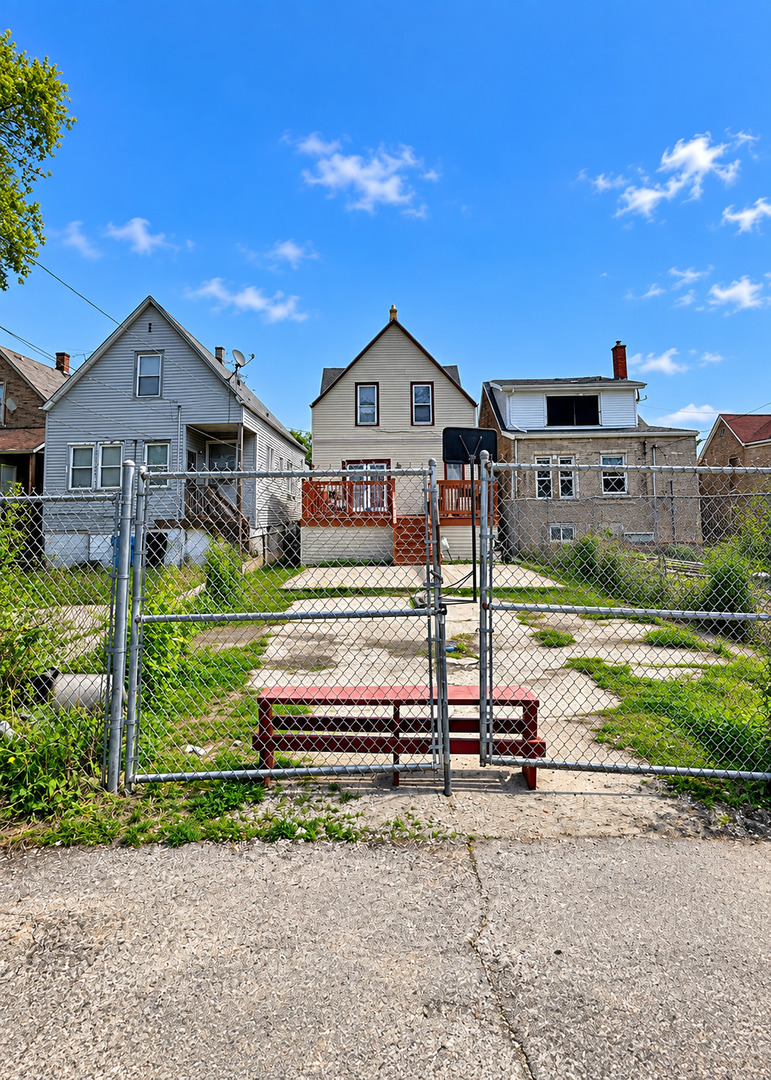 6432 S Damen Avenue Property Photo 5