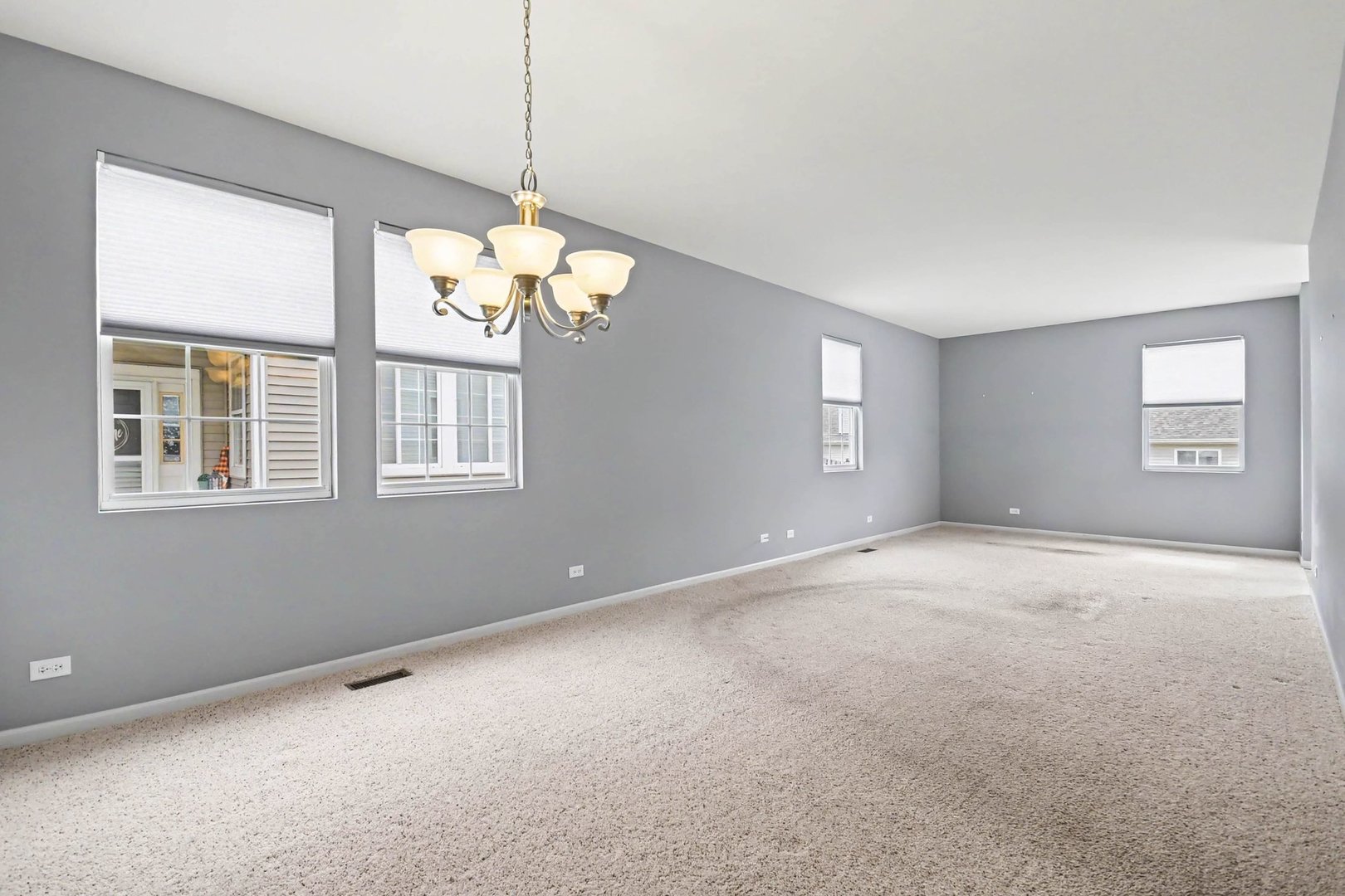 8226 Woodview Avenue Property Photo 5