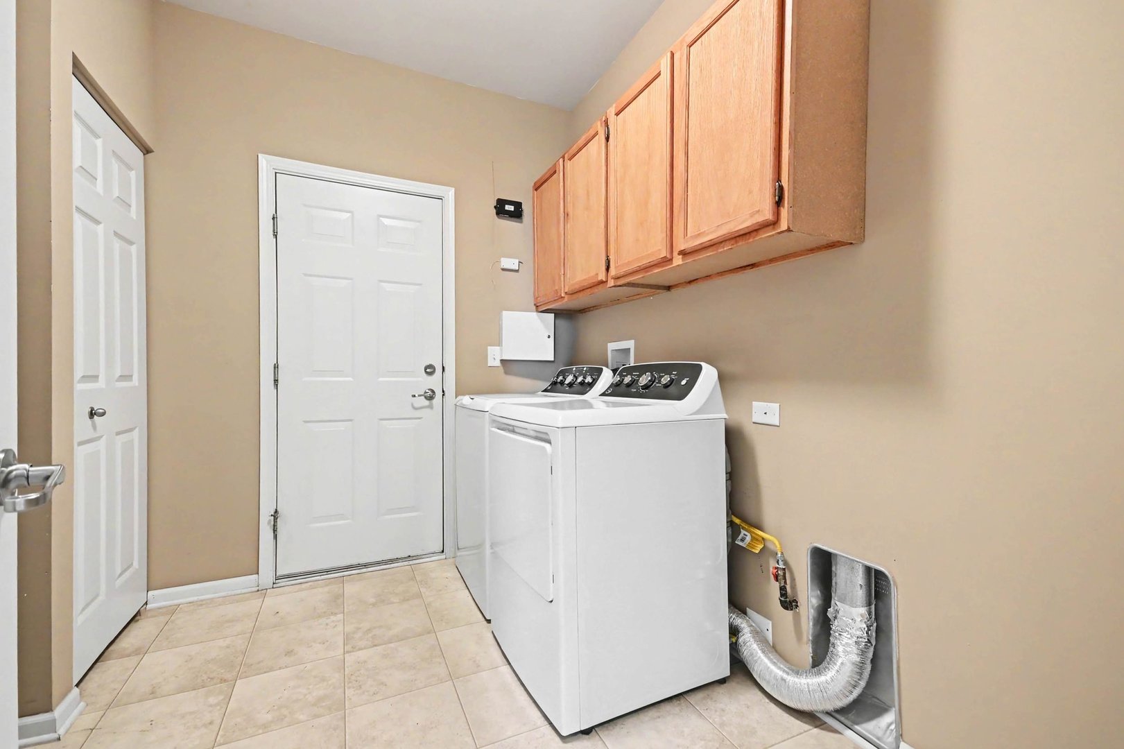 8226 Woodview Avenue Property Photo 13