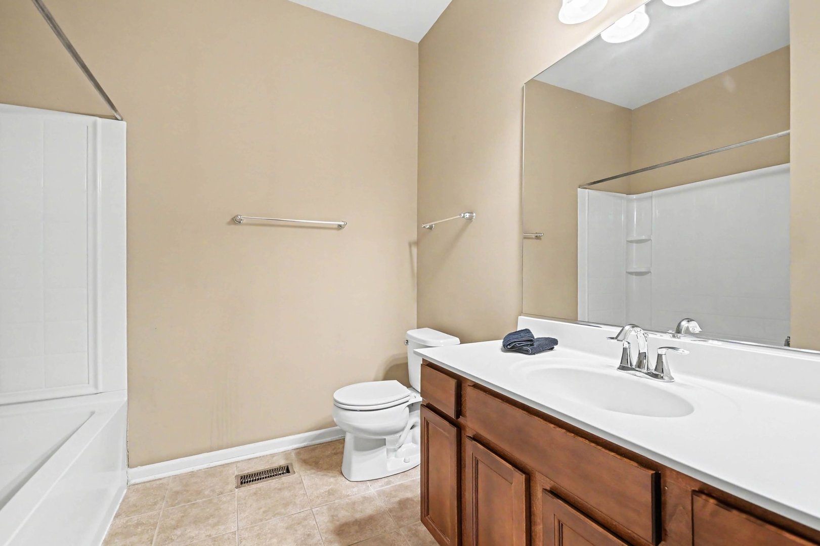 8226 Woodview Avenue Property Photo 14