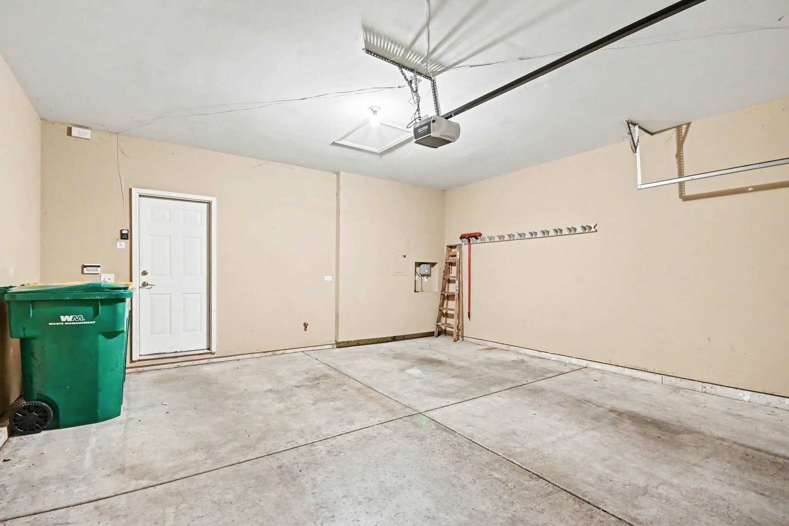 8226 Woodview Avenue Property Photo 22