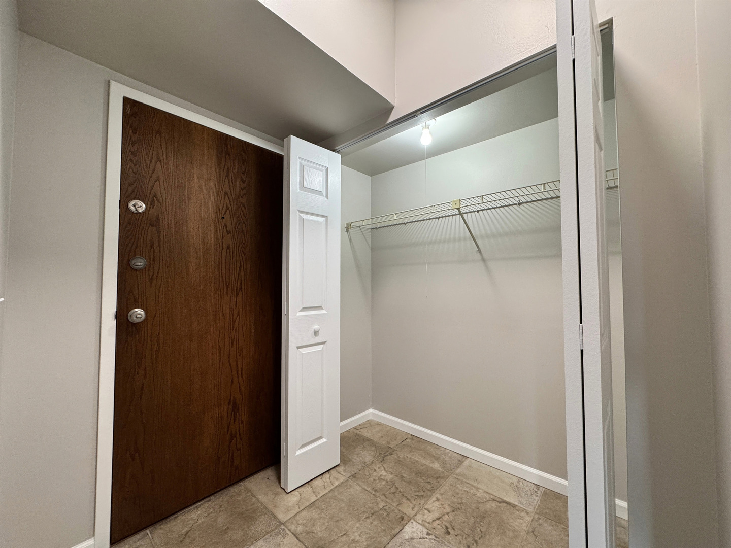 1539 Raymond Drive 204 Property Photo 2