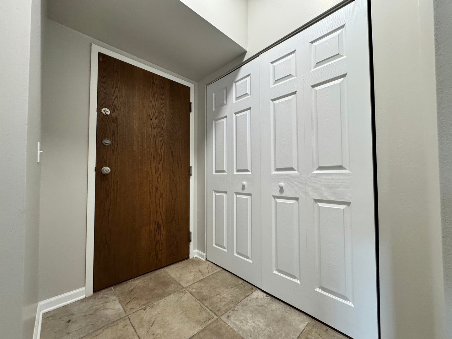 1539 Raymond Drive 204 Property Photo 3