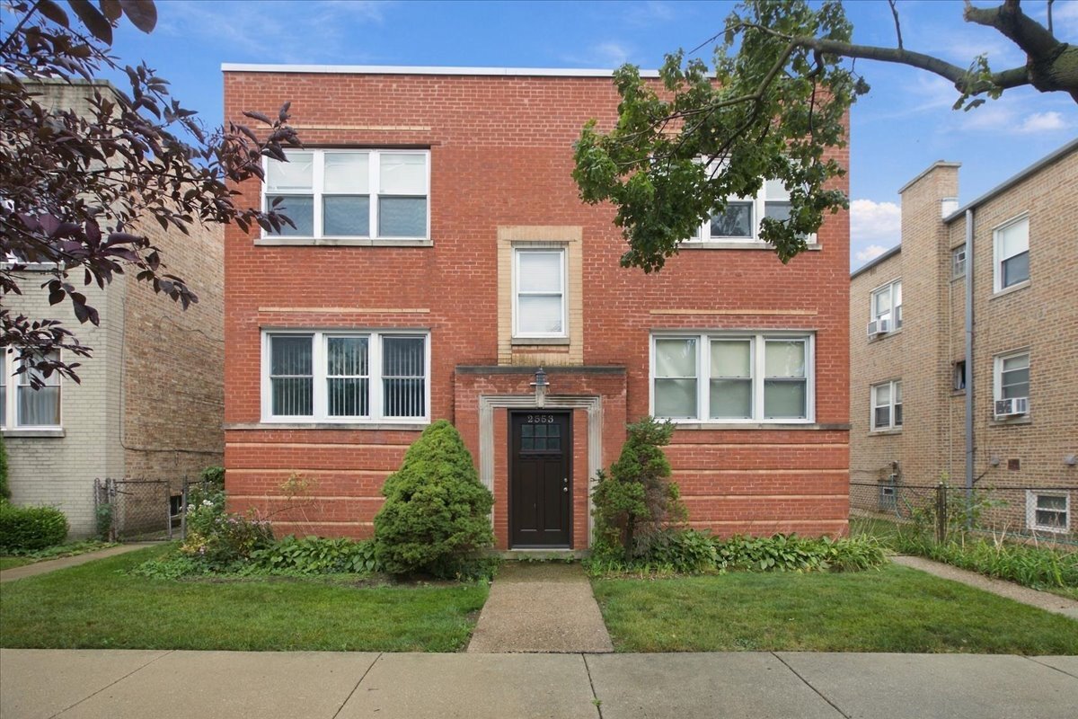 2553 W Summerdale Avenue 1E Property Photo 1