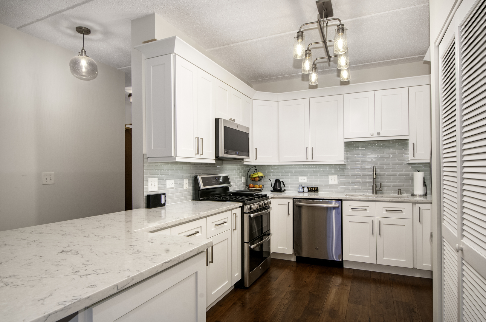 420 W Burlington Avenue 207 Property Photo 6