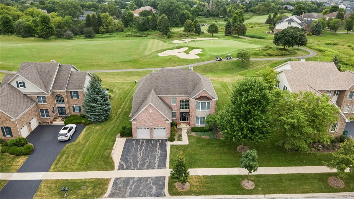 24 Tournament Drive Property Photo 2