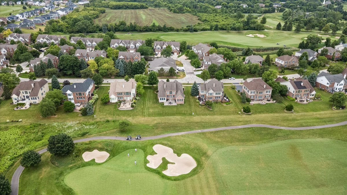 24 Tournament Drive Property Photo 3