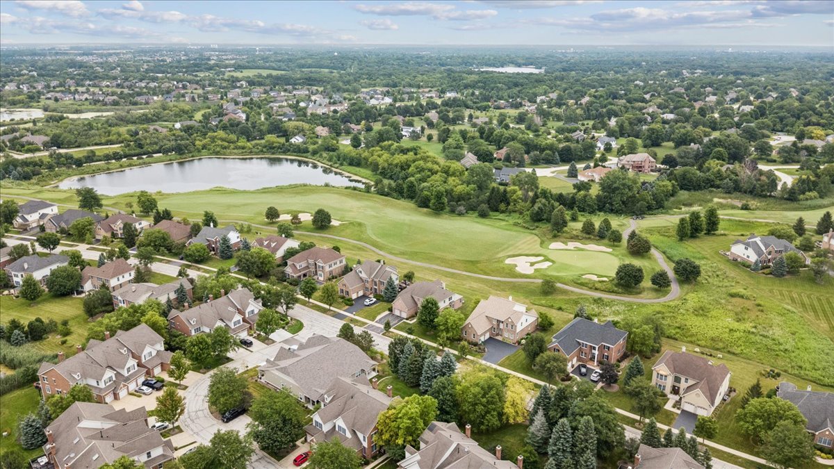 24 Tournament Drive Property Photo 29