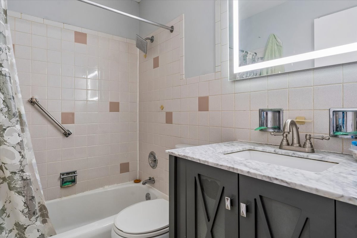 8245 W Belmont 4c Property Photo 8