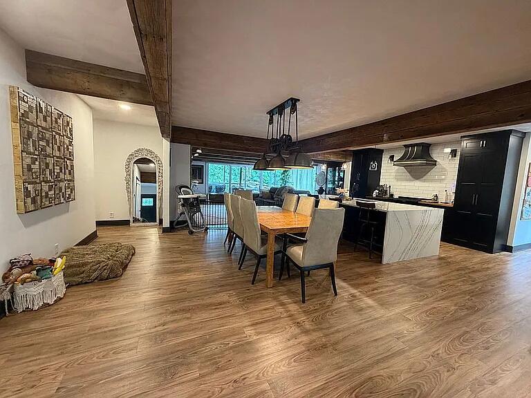 3105 E Landstrom Road Property Photo 3