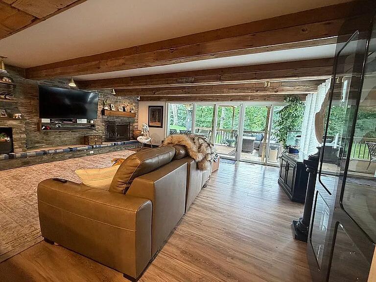 3105 E Landstrom Road Property Photo 8