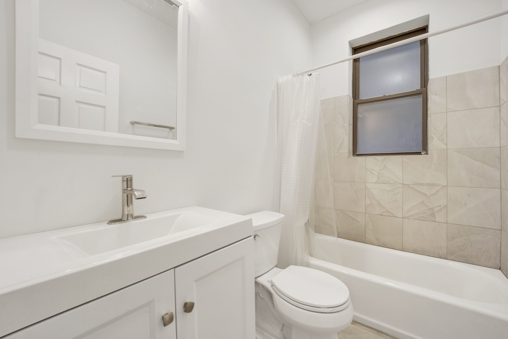 1010 W Dakin Street 1 Property Photo 4
