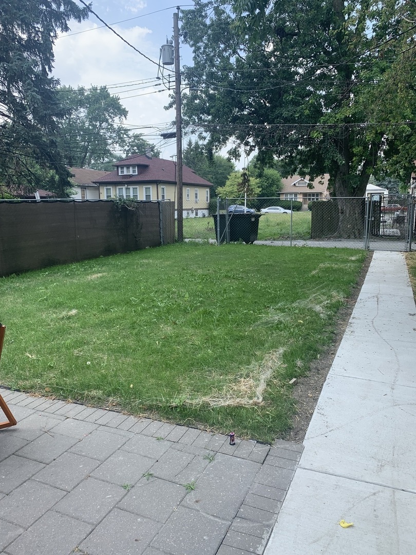 13912 S Edbrooke Avenue Property Photo 2